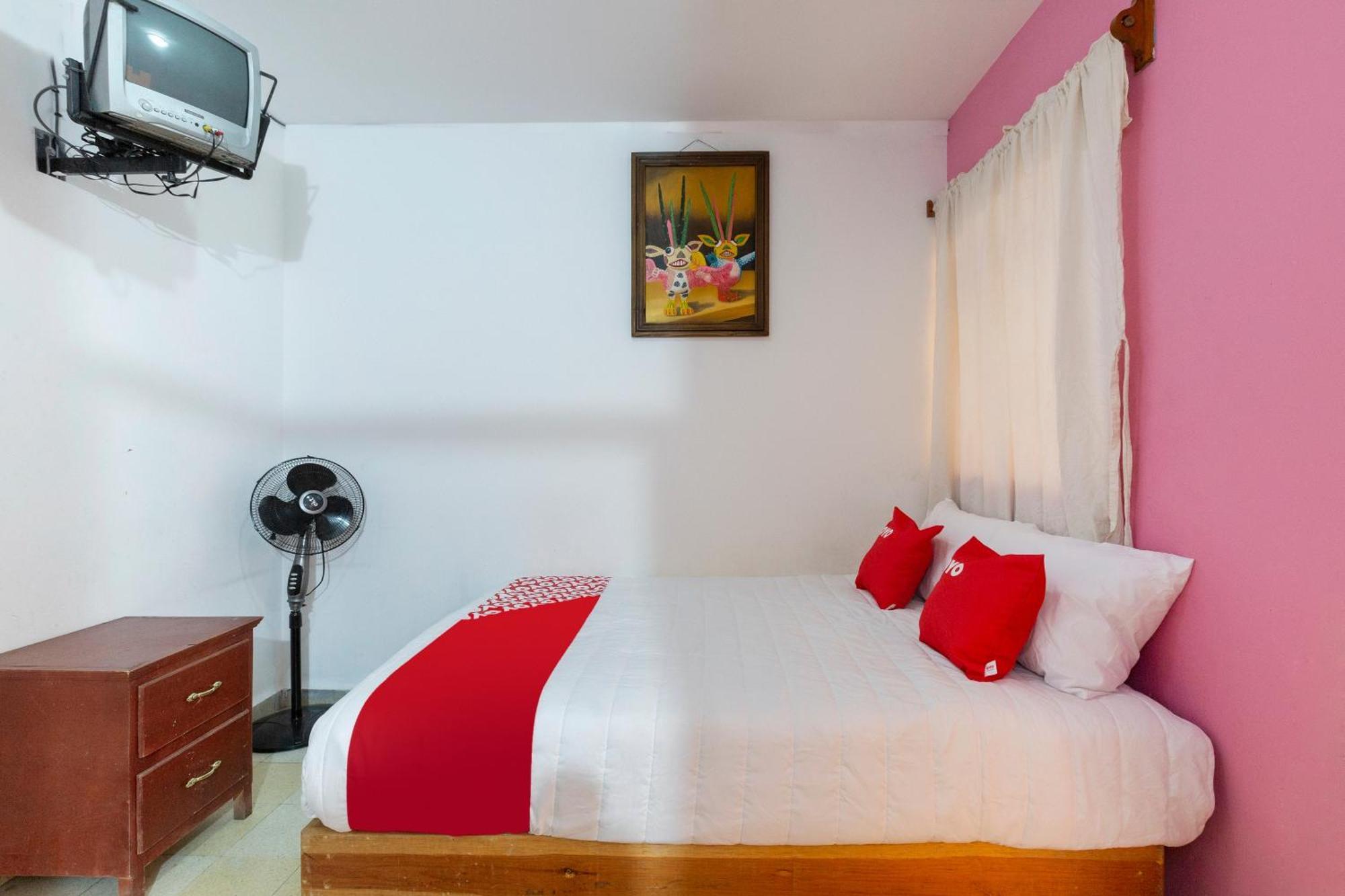 Oyo Hotel Emperador, オアハカ州 エクステリア 写真