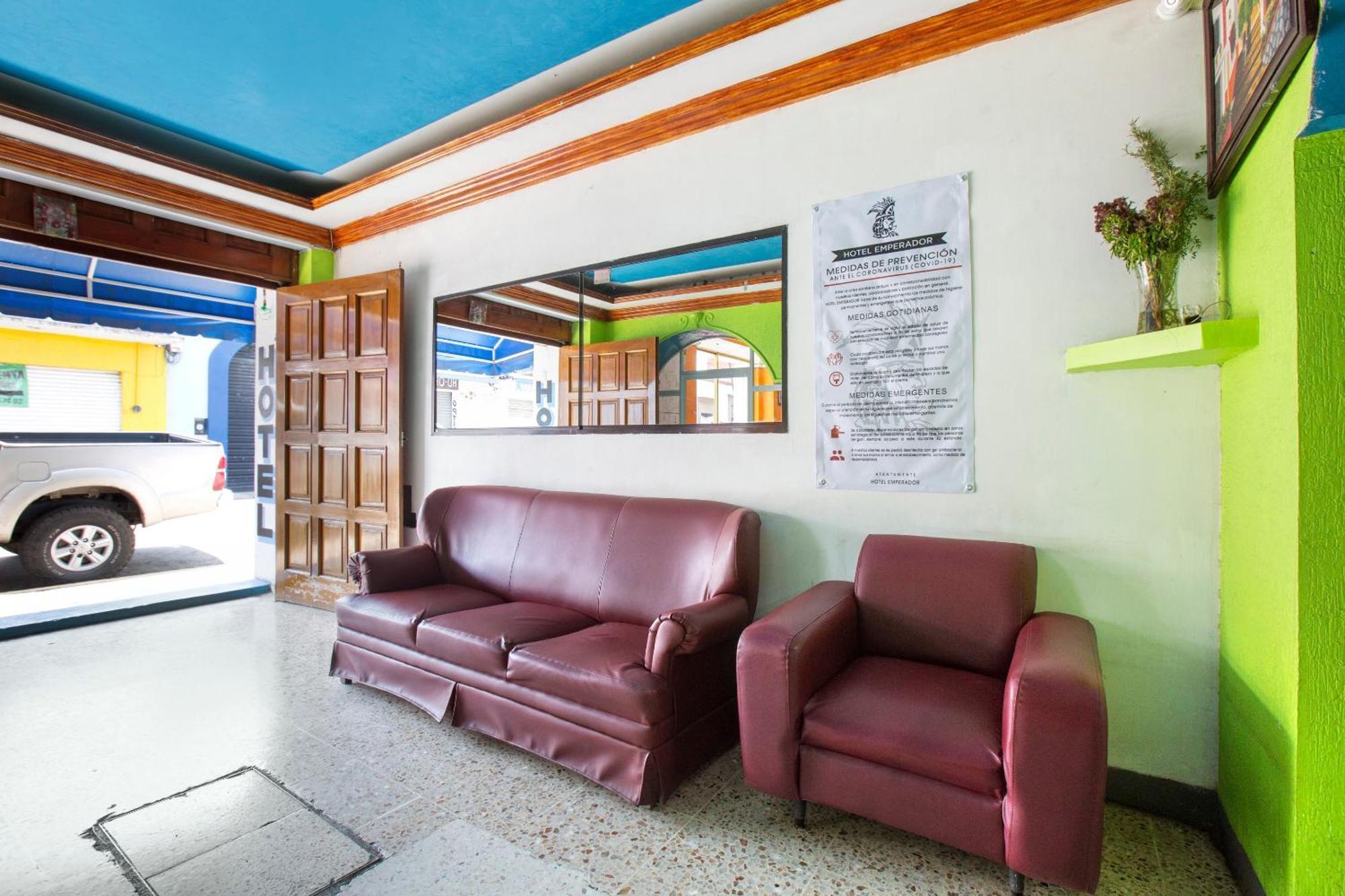 Oyo Hotel Emperador, オアハカ州 エクステリア 写真