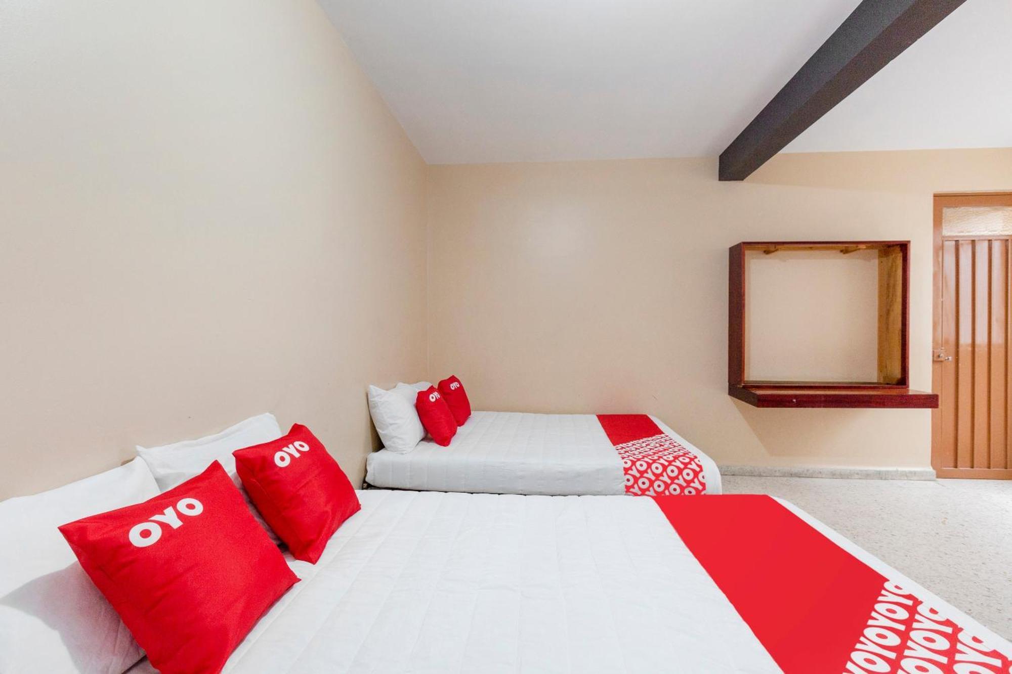 Oyo Hotel Emperador, オアハカ州 エクステリア 写真