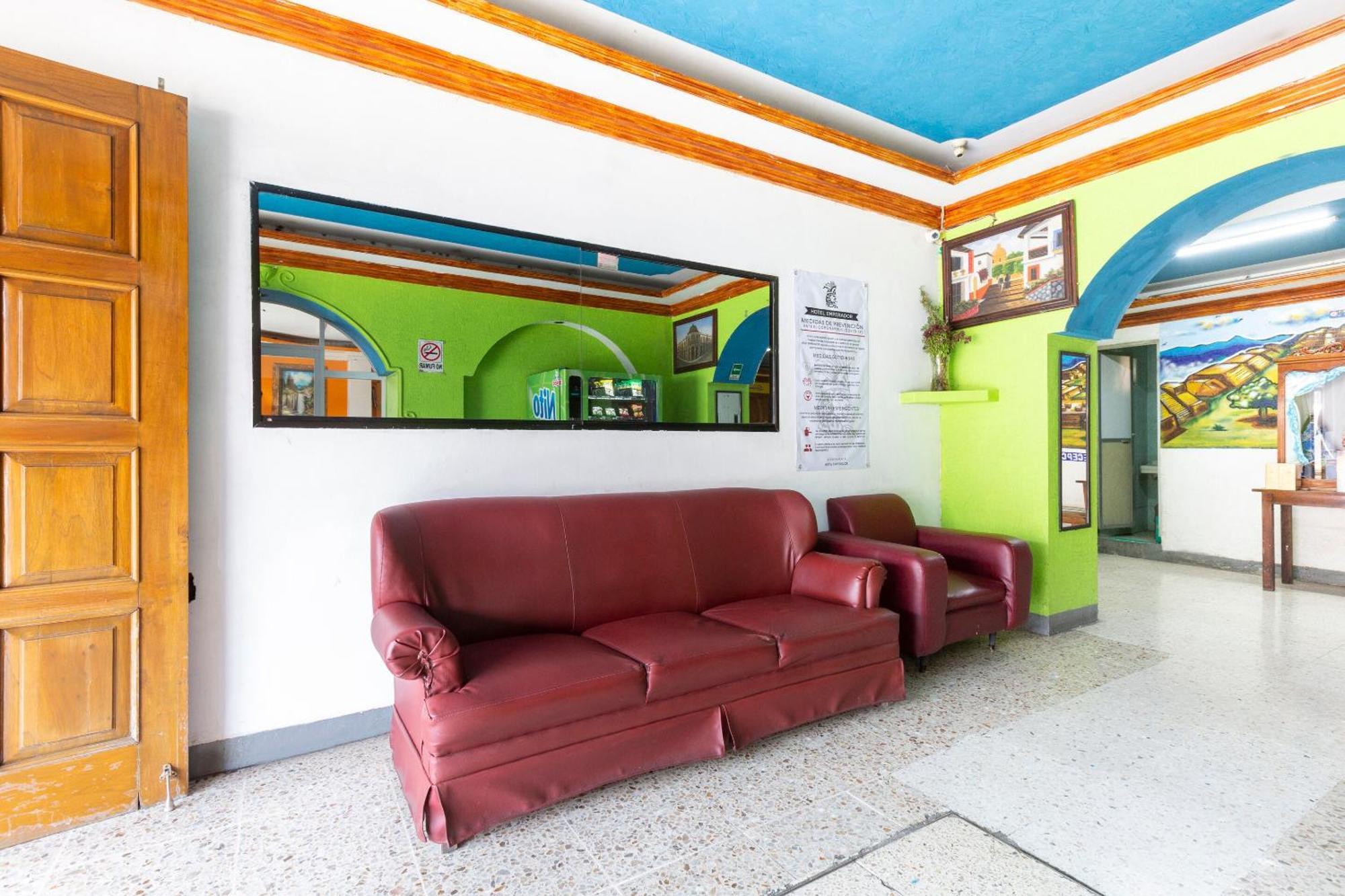 Oyo Hotel Emperador, オアハカ州 エクステリア 写真