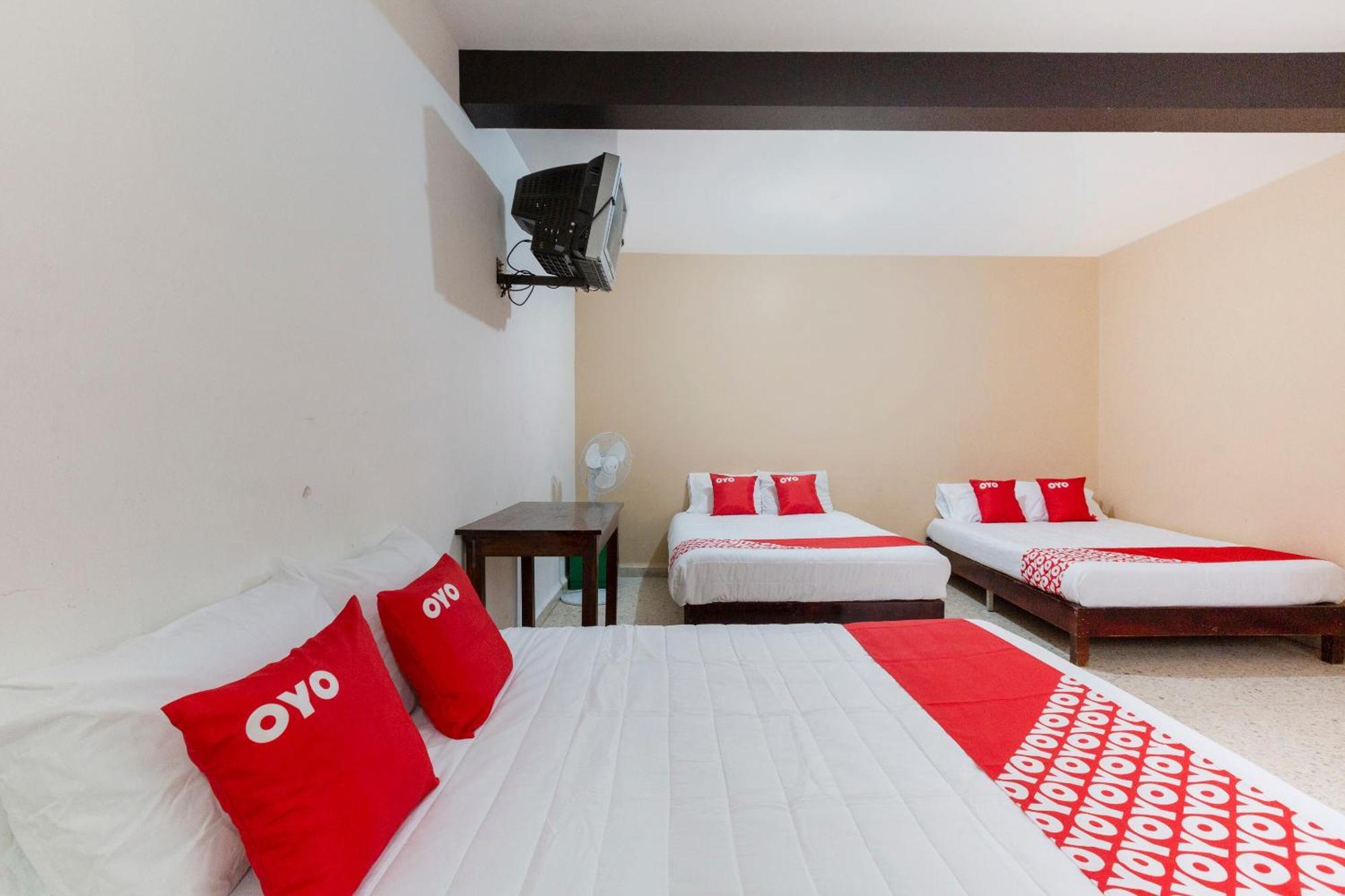 Oyo Hotel Emperador, オアハカ州 エクステリア 写真